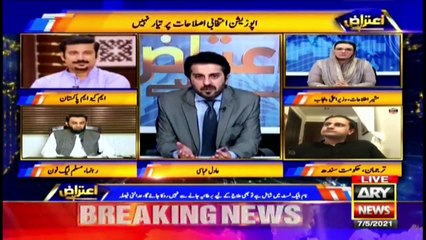 Who is extorting money from traders in Karachi?