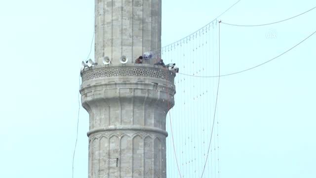 Ayasofya-i Kebir Camisi'ne Kelime-i Tevhid yazılı mahya asıldı