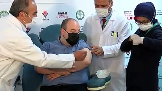 Bakan Varank, yerli aşının 2'nci dozunu oldu