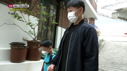 막냇동생을 돌보는 첫째