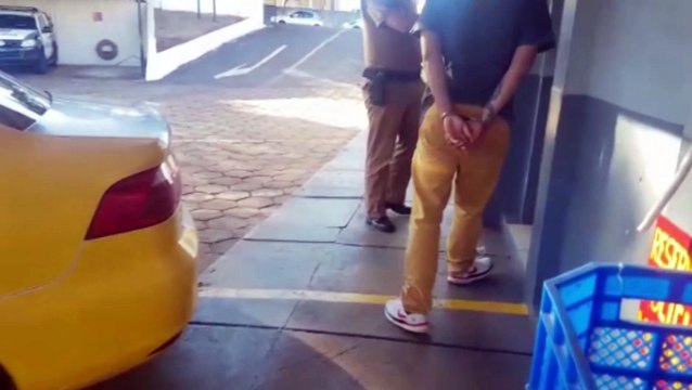 PM apreende entorpecentes, radiocomunicadores e dinheiro em ação contra o tráfico de drogas no Bairro Periolo