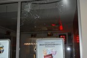 Banka şubesinin camını kıran şüpheli yakalandı