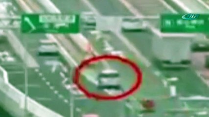 Kararsız sürücü yangın musluğunu patlattı!