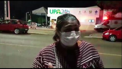 Mulher pede ajuda para que a mãe idosa seja transferida da UPA para um hospital