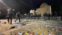 Mescid-i Aksa'da namaz kılan cemaate saldıran İsrail polisine Türkiye'den tepkiler peş peşe geldi