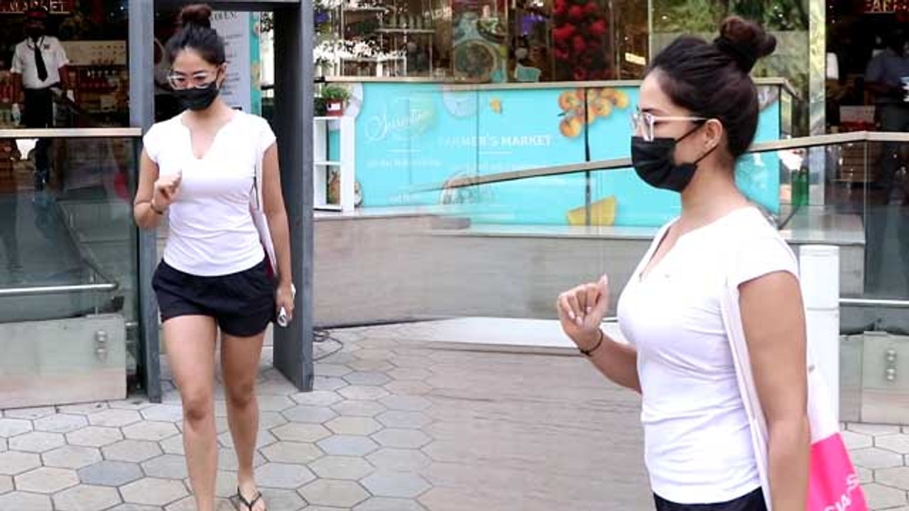 Kim Sharma लंबे अरसे बाद मीडिया में दिखी इस अंदाज़ में ; Watch video | FilmiBeat