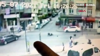 Korkutan motosiklet kazası anbean kamerada