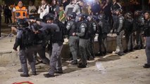예루살렘에서 팔레스타인 시위대 경찰과 충돌...200여 명 부상 / YTN