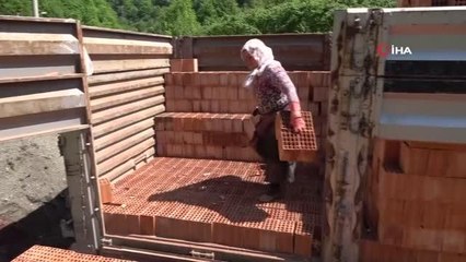 Onların ne Anneler ne de Kadınlar Günü var...Tek dertleri aile bütçelerine destek olmak