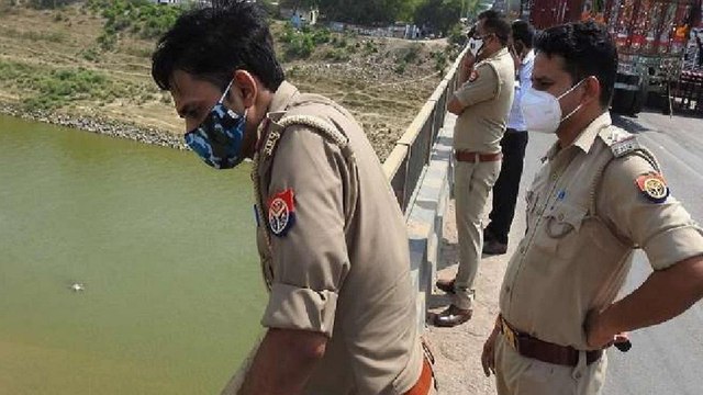 UP: Corona patients dead bodies found floating in Yamuna
