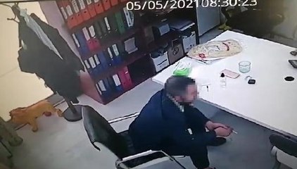 Son dakika gündem: SULTANBEYLİ'DE FIRINDAKİ SAHTE POLİS KAMERADA