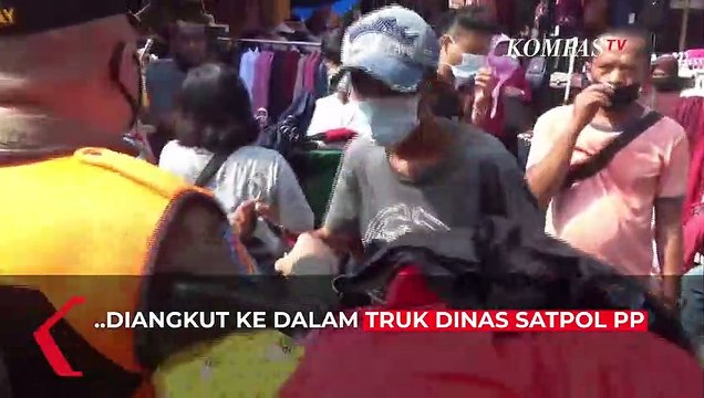 PKL Tanah Abang Emosi, Saat Lapak Jualan Dibongkar Satpol PP