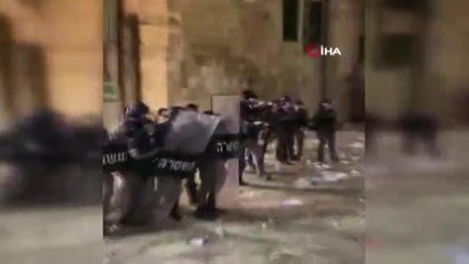 - Binlerce Filistinli sabah namazı için yeniden Mescid-i Aksa'ya akın etti