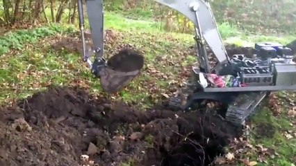 Uzaktan kumandalı iş makinesi olur mu demeyin!