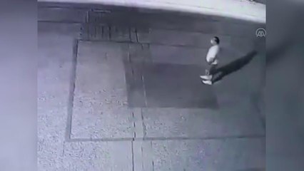 Bakırköy'de halk ekmek büfesini yaktığı iddiasıyla yakalanan şüpheli tutuklandı