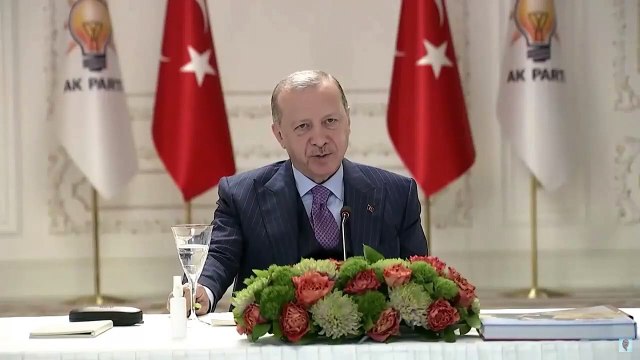Cumhurbaşkanı Erdoğan'ın 'En Uzun İftar Sofrası' programında masadaki su bardağı unutuldu
