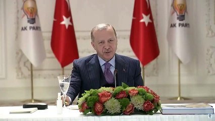 Cumhurbaşkanı Erdoğan'ın 'En Uzun İftar Sofrası' programında masadaki su bardağı unutuldu