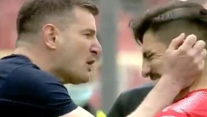 UTA Arad'ın teknik direktörü Laszlo Balint, futbolcusunun kulaklarını çektiği sevinciyle olay oldu