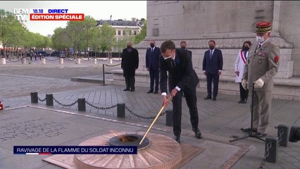 Commémoration du 8-mai: Emmanuel Macron ravive la flamme du soldat inconnu