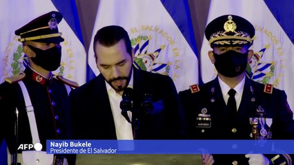 Bukele agradece a ejército por proteger a El Salvador de "enemigos internos y externos"