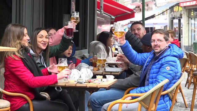 В Брюсселе открылись кафе, а в Греции — пляжи