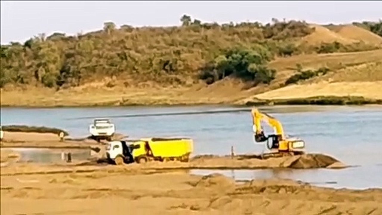 माफिया ने ढूंढ़ा आपदा में अवसर बेलखेड़ा में नर्...