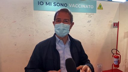 Download Video: Nello Musumeci si vaccina con AstraZeneca, le dichiarazioni