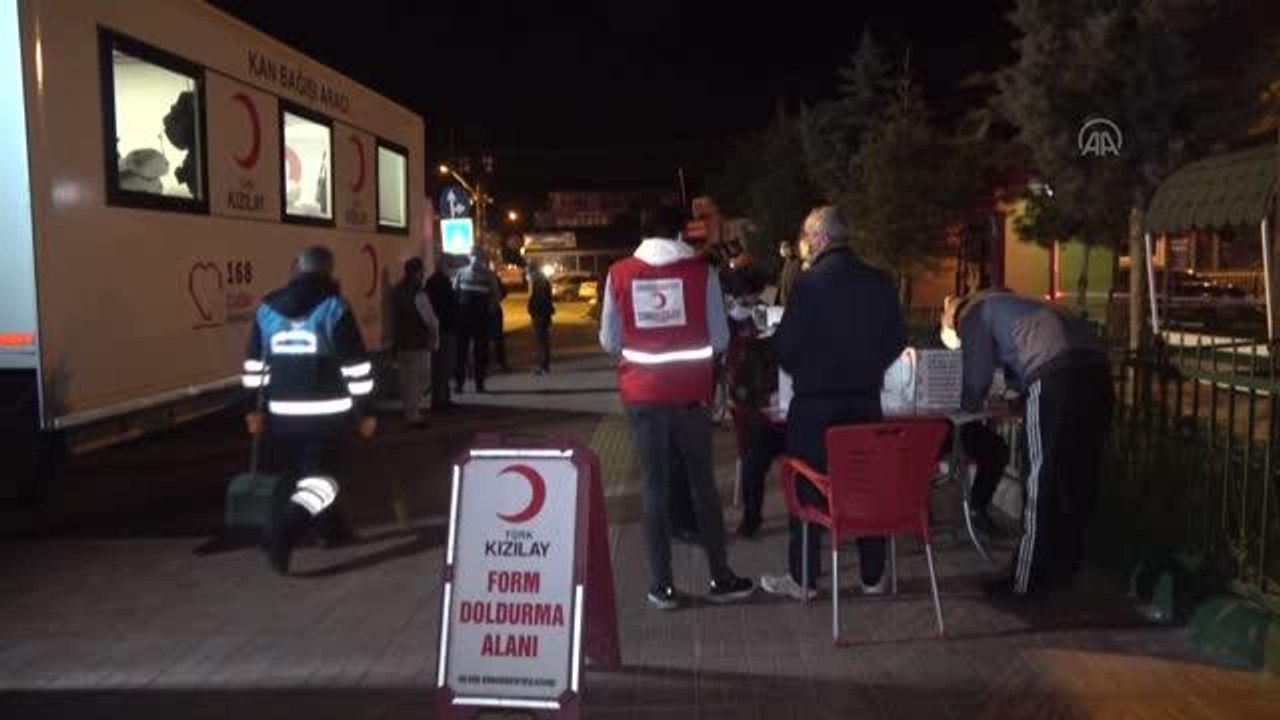 Kızılay Erciş Şubesi'nin Kadir Gecesi kan bağışı kampanyası yoğun ilgi gördü