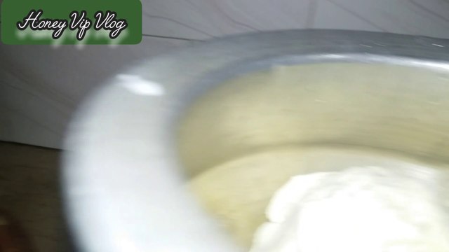 Malai Mein Desi Ghee Nikalny ka Anokha Tarika Honey ke Style Mein