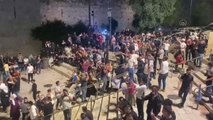 KUDÜS -İsrail polisi Doğu Kudüs'ün Şam Kapısı'nda Filistinlilere müdahale etti (4)