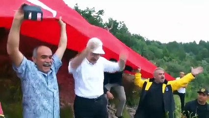 Kılıçdaroğlu sözde adalet yürüyüşünde yere kapaklandı
