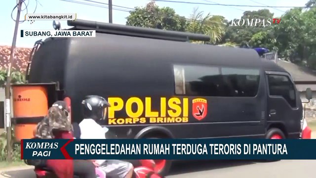 Tim Densus 88 Anti Teror Geledah Rumah Terduga Teroris di Subang