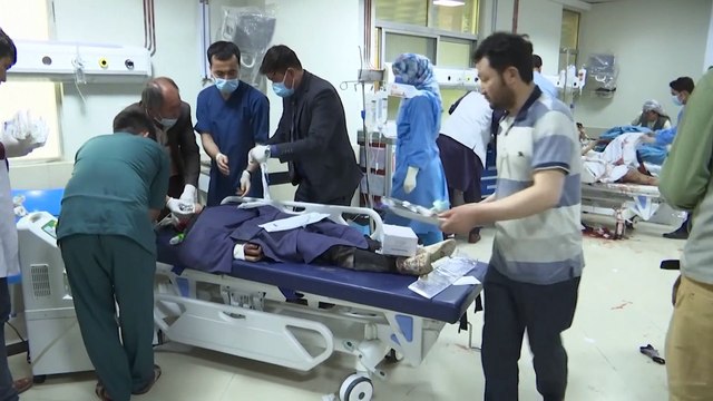 Des explosions devant une école pour filles font une cinquantaine de victimes à Kaboul