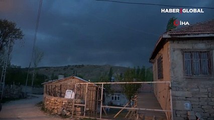 Ardı ardına çakan şimşekler görsel şölen sundu