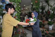 Özel gün nedeni ile kısıtlamalardan muaf tutuldular: Mardin'de çiçekçilerin Anneler Günü yoğunluğu