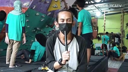 Intip Ngabuburit Ala Pemanjat Cilik