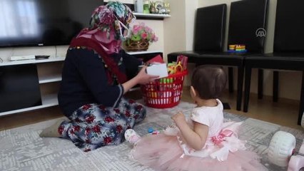 Lösemiden kaybettikleri kızlarının kardeş isteğini "koruyucu aile" olarak gerçekleştirdiler