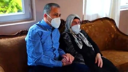 Vali Yerlikaya Anneler Günü'nde Şile'de 17 yıllık muhtarlık yapan Şafak Karakeskin'i ziyaret etti