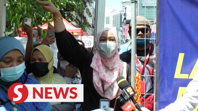 Traders upset over early closure of bazaar