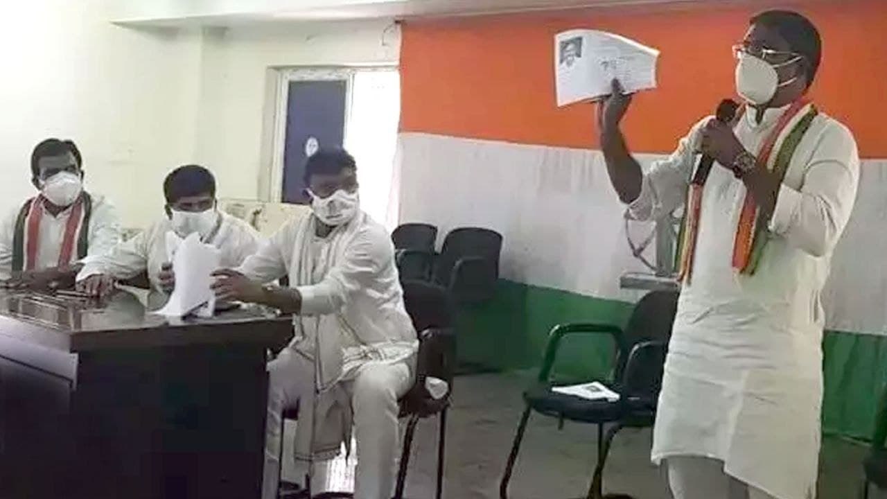 Land Grabbing Issue: లక్షల ఎకరాలు కబ్జా.. KCR,TRS పై Sampath Kumar ఘాటు విమర్శలు..