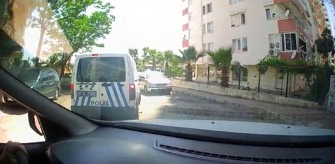 Ekip otosunu görüp kaçan çocuklara polisten şefkat anonsu