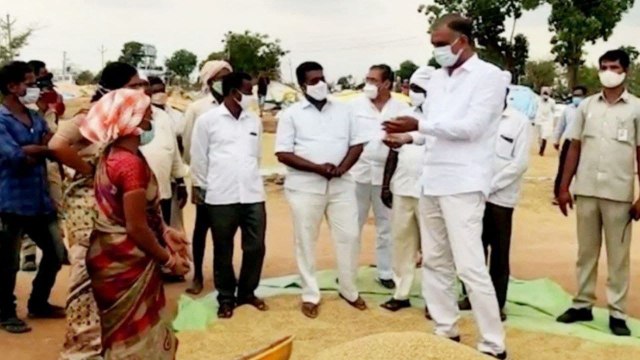 Telangana : ధాన్యం కొనుగోలు సెక్టార్లని తనిఖీ చేసిన మంత్రి హరీష్ రావు!!