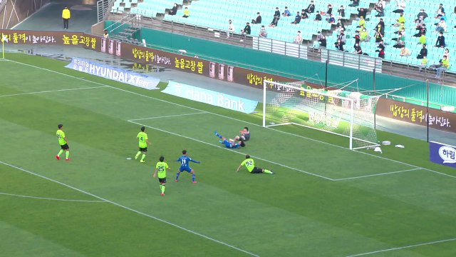 수원 삼성, 3년 6개월 만에 전북 격파...전북, 시즌 첫 패배 / YTN