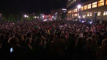 Tausende feiern in Brüssel: Polizei greift ein