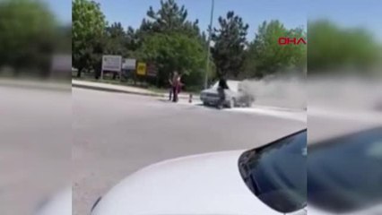 ESKİŞEHİR SEYİR HALİNDE ALEV ALAN OTOMOBİL YANDI