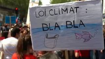 Miles de manifestantes marchan en París por la emergencia climática