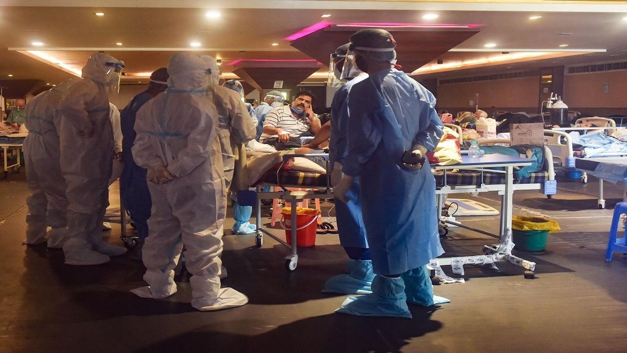 Shatak: Delhi lockdown extended, metro services to be barred