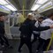Des jeunes rattrapent le métro londonien avec leur technique de parkour