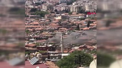 HATAY ANNESİYLE TARTIŞIP, KENDİSİNİ KİLİTLEDİĞİ ODAYI ATEŞE VEREN KİŞİ ÖLDÜ