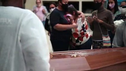 Dor e lágrimas no enterro de vítima de ação policial no Jacarezinho